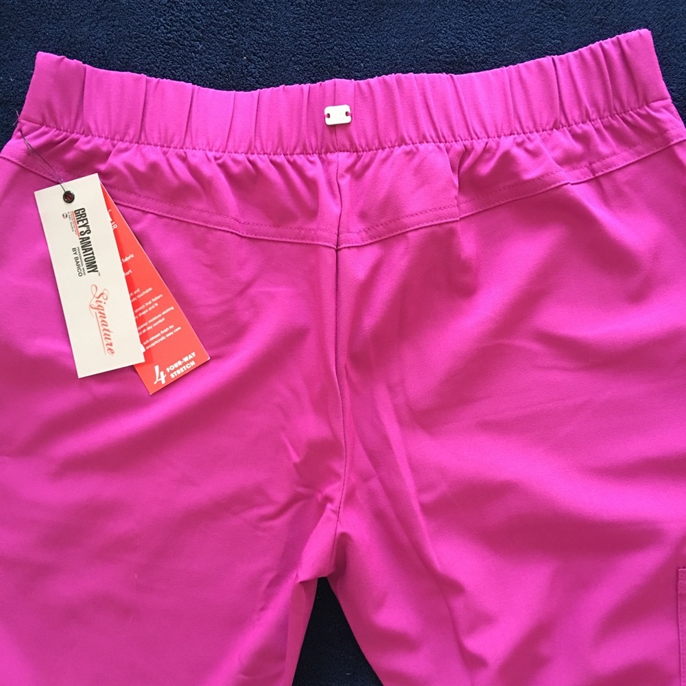 NWT Grey’s Anatomy scrub bottom size small